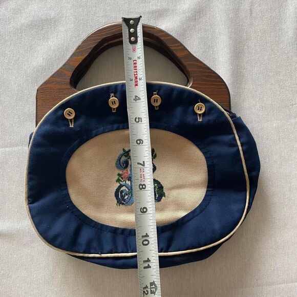 Vintage 1970's Needlepoint A Initial Monogram Purse with Wooden Handles Granny - Picture 3 of 8